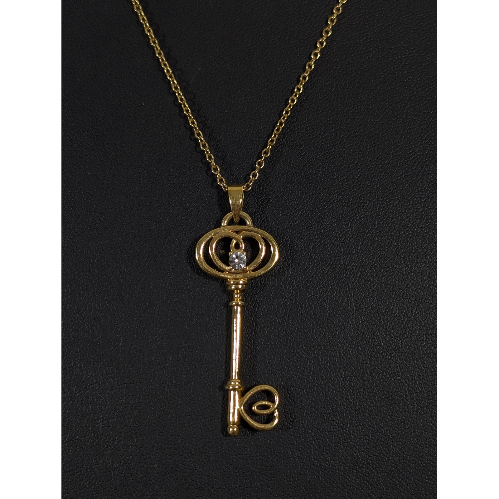 Nvc Signed Gold Tone Key Pendant Necklace 20 Inch Chain